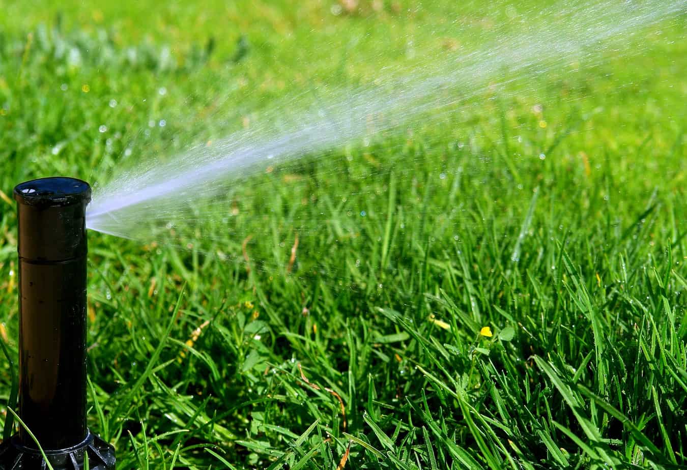 sprinkling-and-watering-tips-for-keeping-your-lawn-green